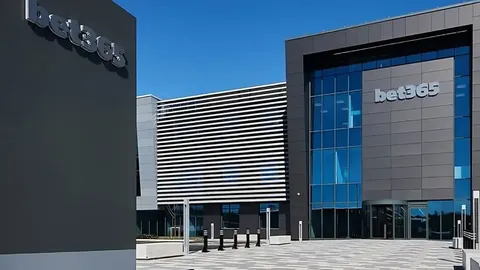 美国女足2025世界杯首战3-0大胜越南，史密斯梅开二度 越南女足颗粒无收